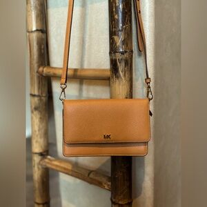 Michael kors crossbody travel purse